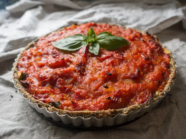 La tarte fine à la tomate, l’été — Agrandir