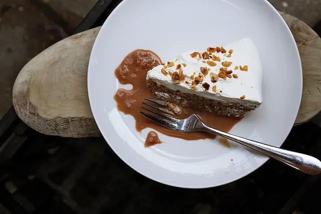 Le gâteau aux épices, sauce caramel — Agrandir